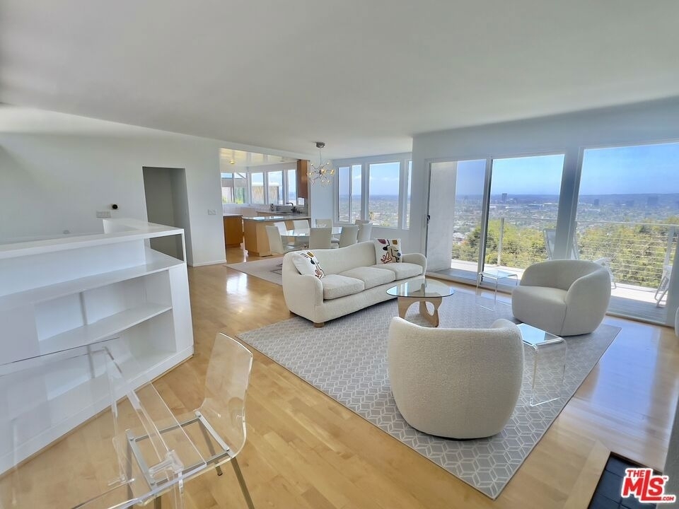 8376 Hollywood Boulevard - Photo 12