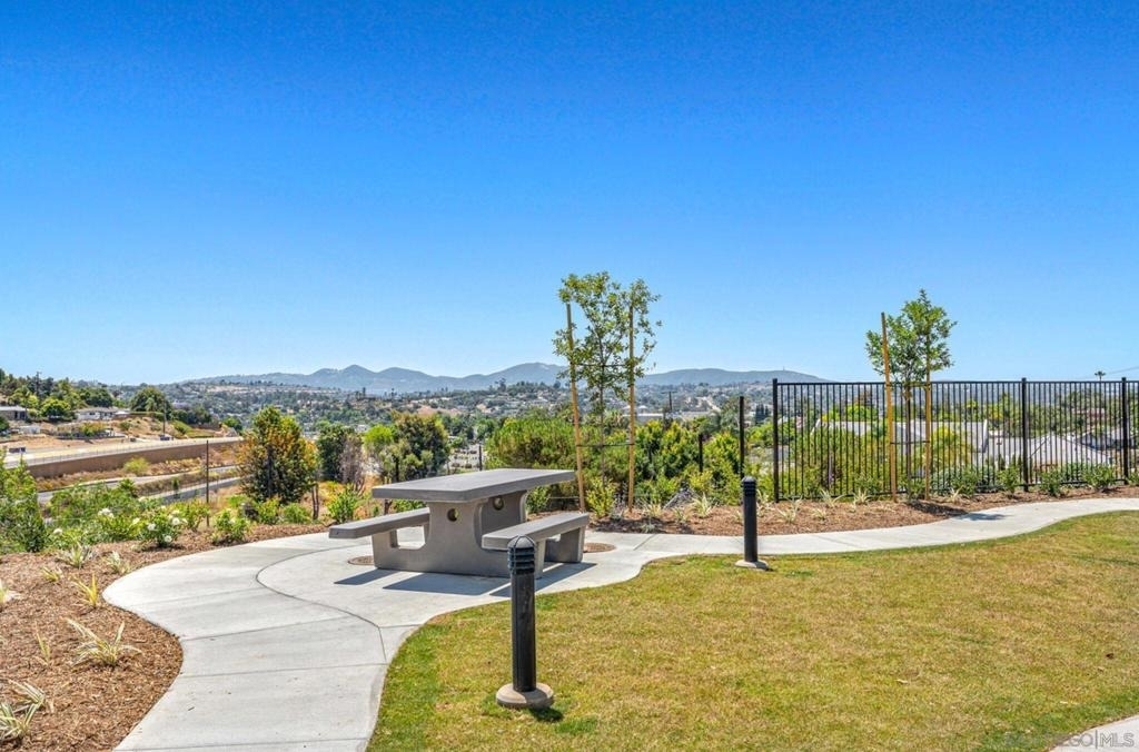 1523 Wingwood - Photo 1