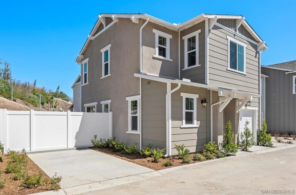 1523 Wingwood - Photo 2