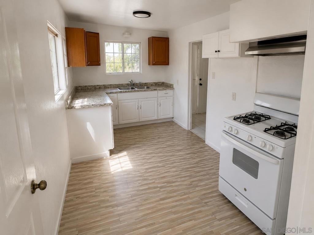 950 E Washington Ave - Photo 4
