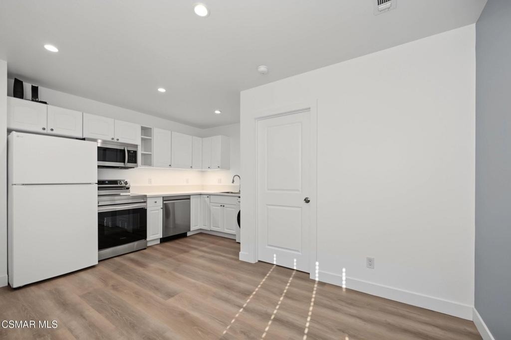545 Shenandoah Street - Photo 2