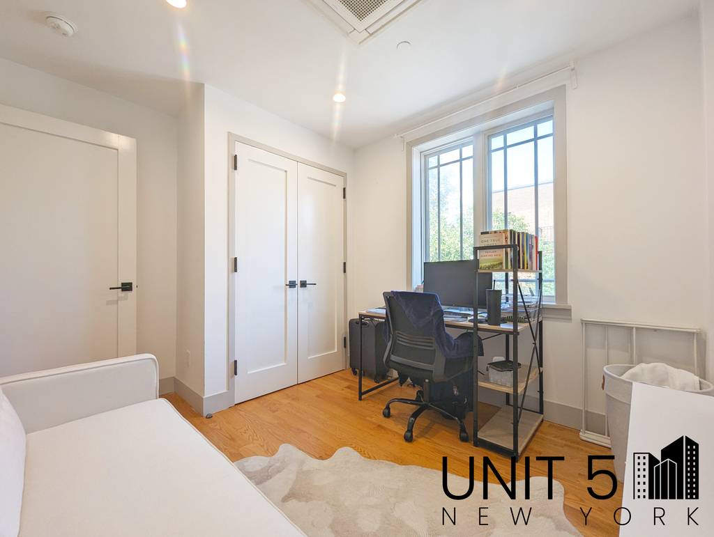 319 Graham Avenue - Photo 10