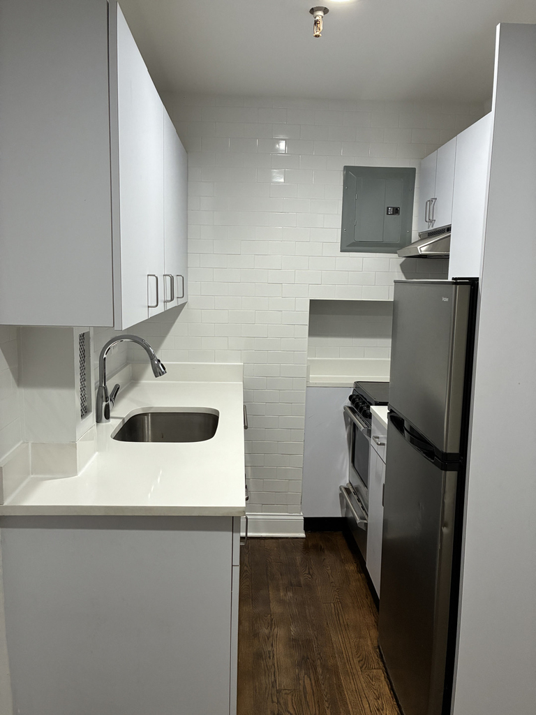 West 55th Street - Photo 4