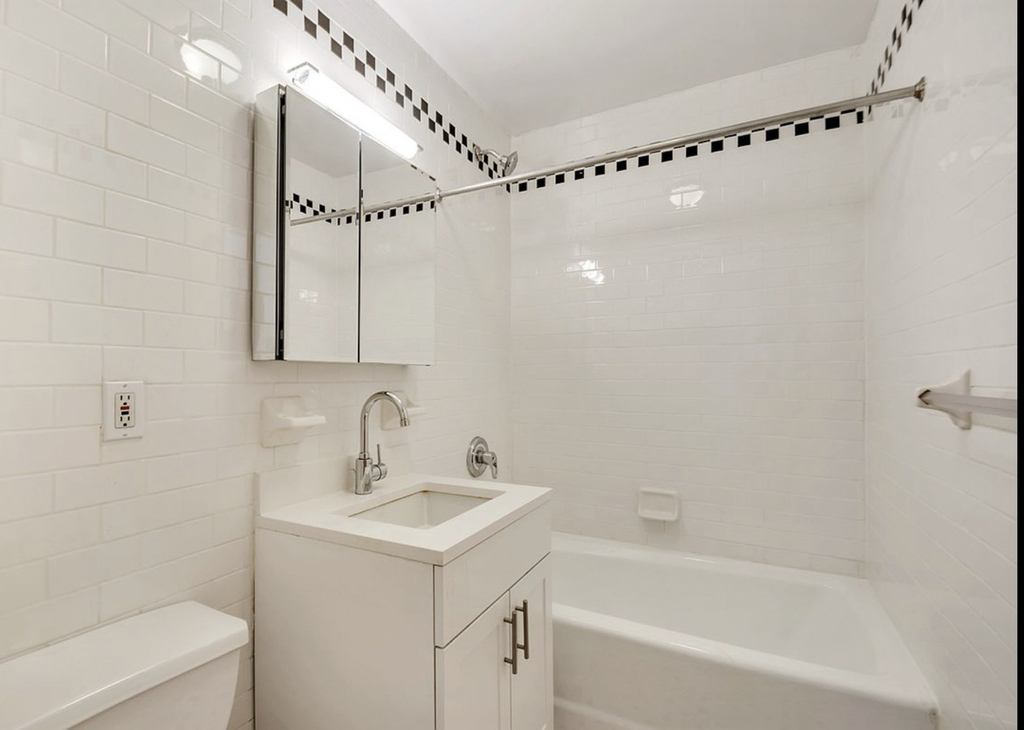 Second Avenue - Photo 5