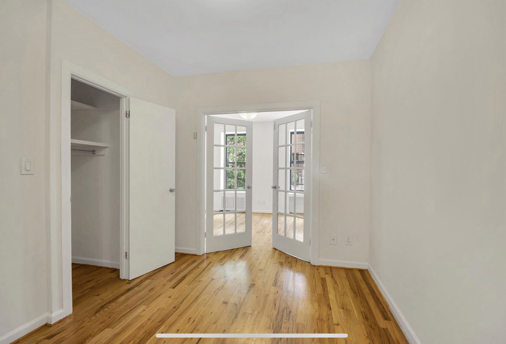Second Avenue - Photo 2