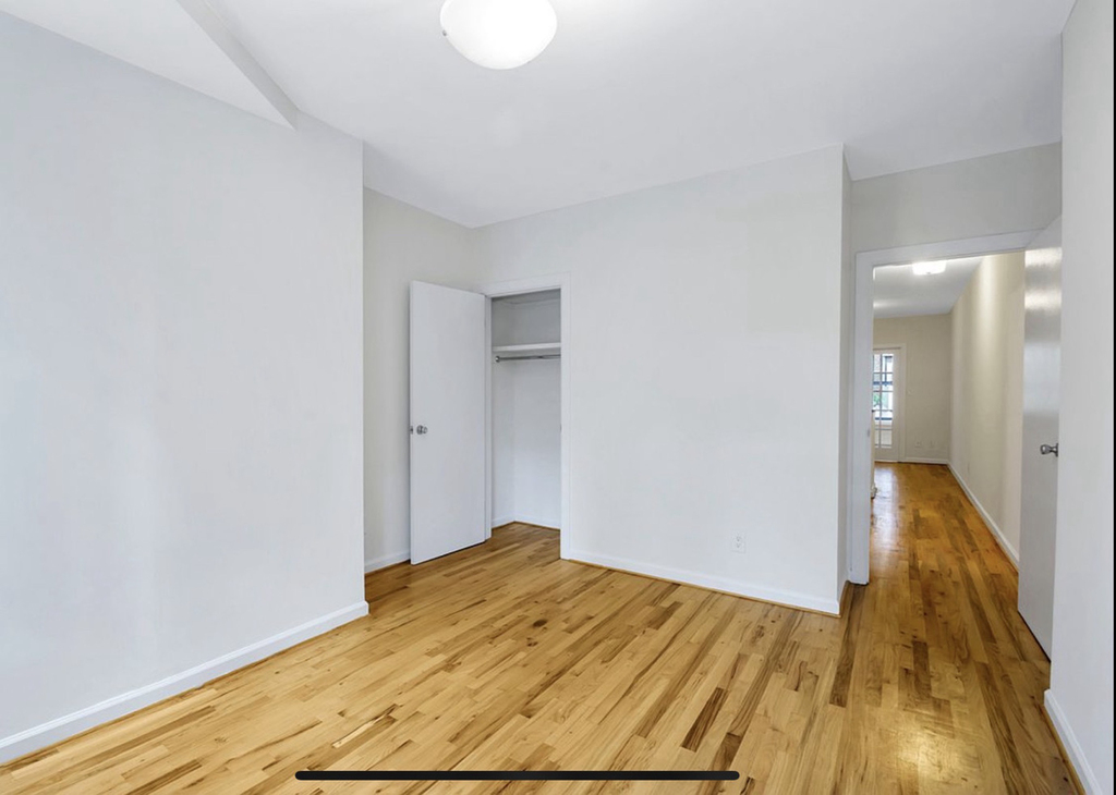 Second Avenue - Photo 4