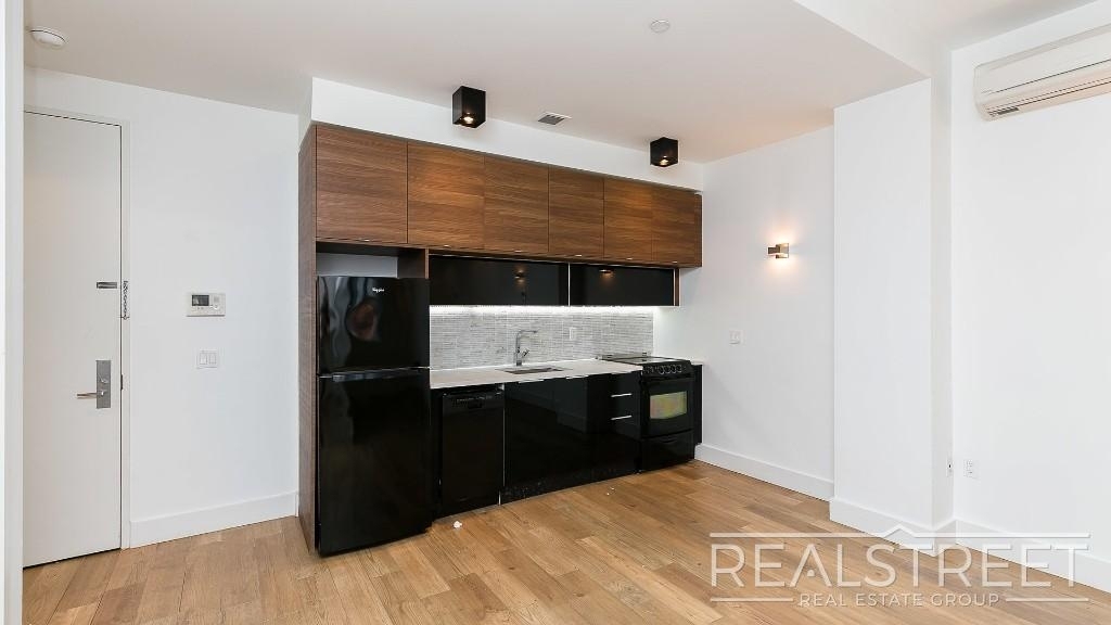 74 Maujer Street - Photo 1