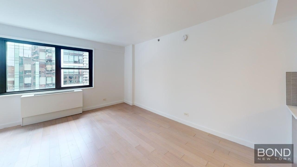 East 39th Street - Photo 2