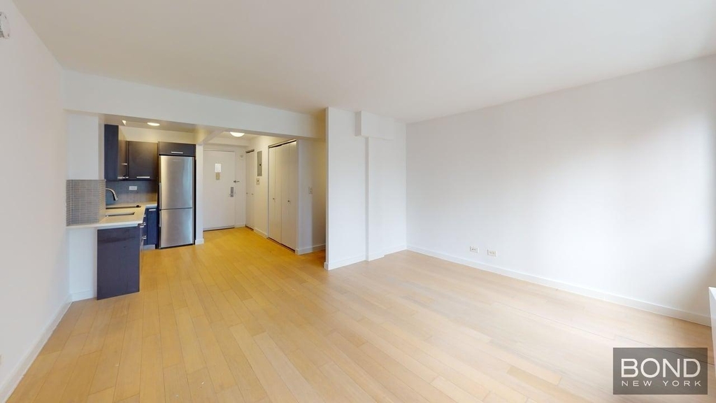 East 39th Street - Photo 6