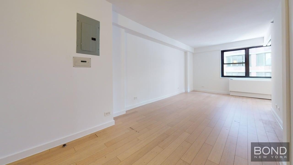 East 39th Street - Photo 2