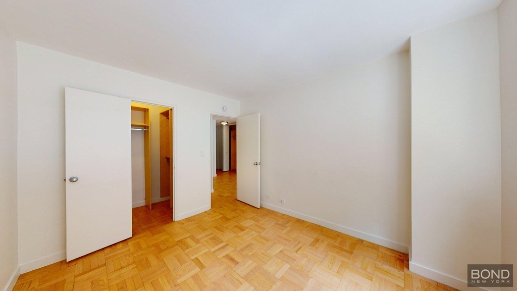 East 49th Street - Photo 3