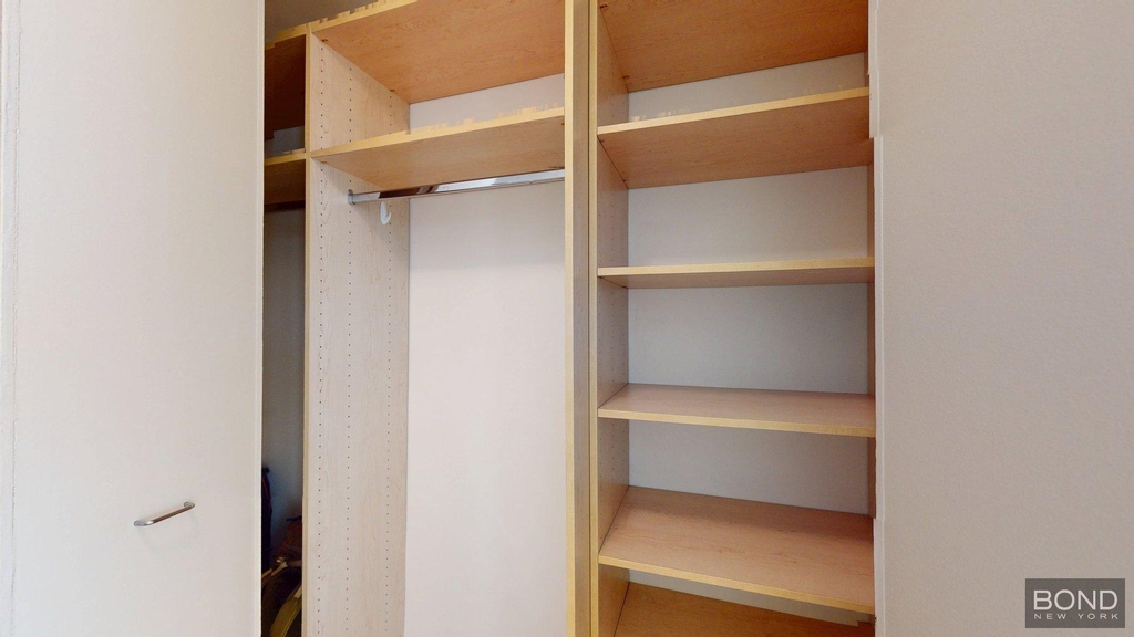 East 49th Street - Photo 2