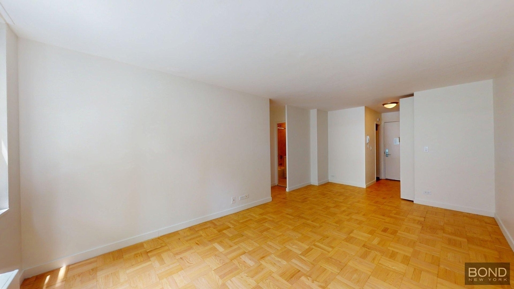East 49th Street - Photo 0