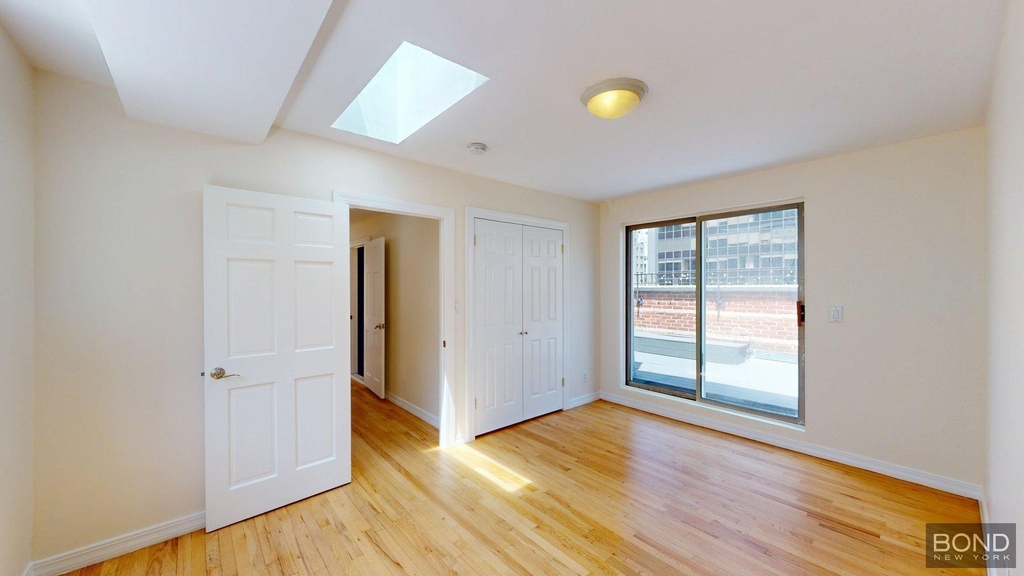 West 55th Street - Photo 4