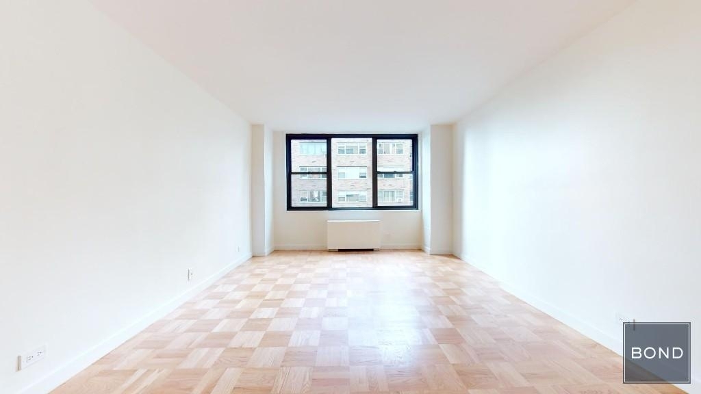 East 49th Street - Photo 0