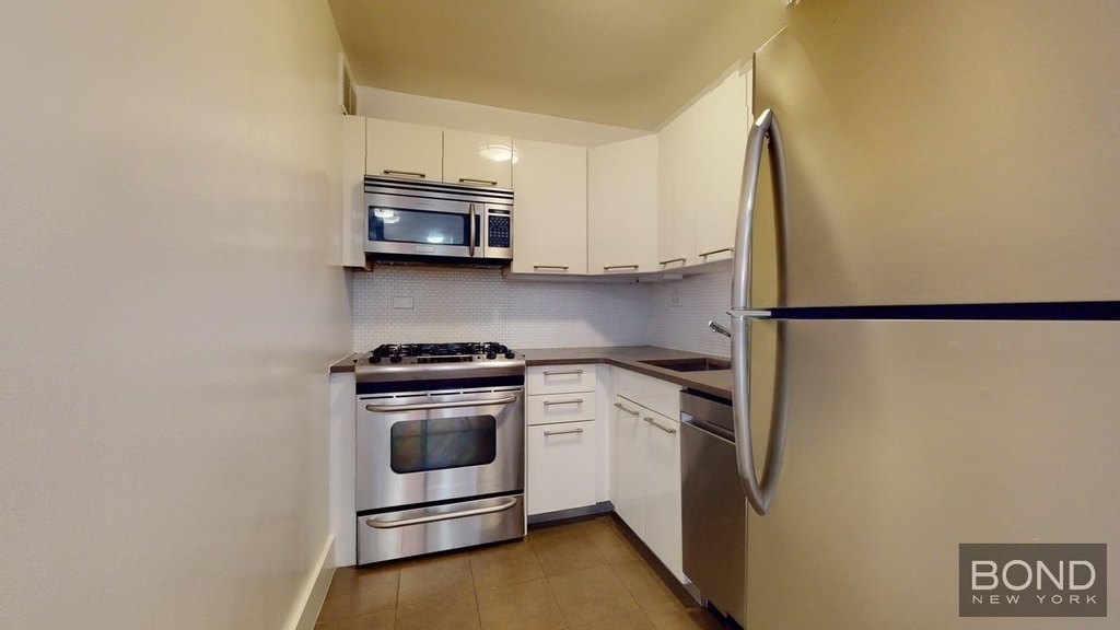 East 63rd Street - Photo 11