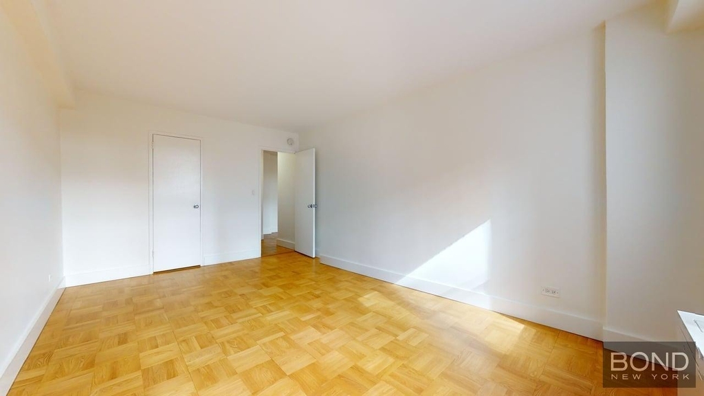 East 63rd Street - Photo 3