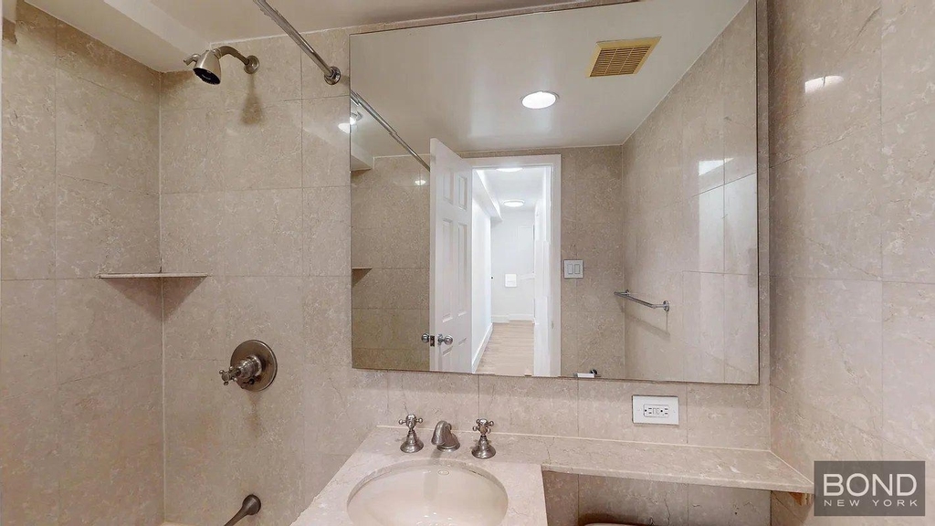East 63rd Street - Photo 5