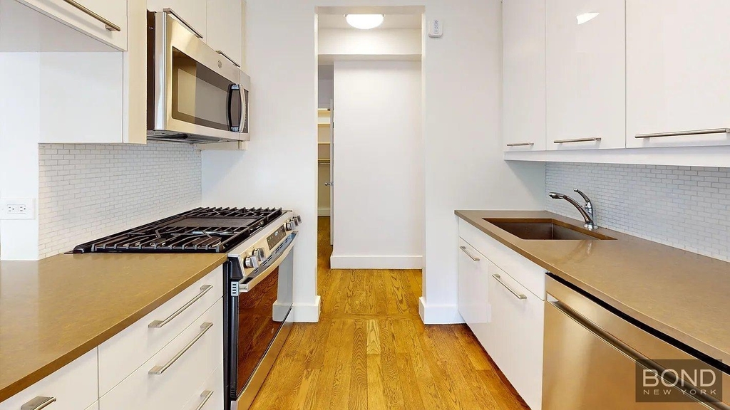 East 63rd Street - Photo 2