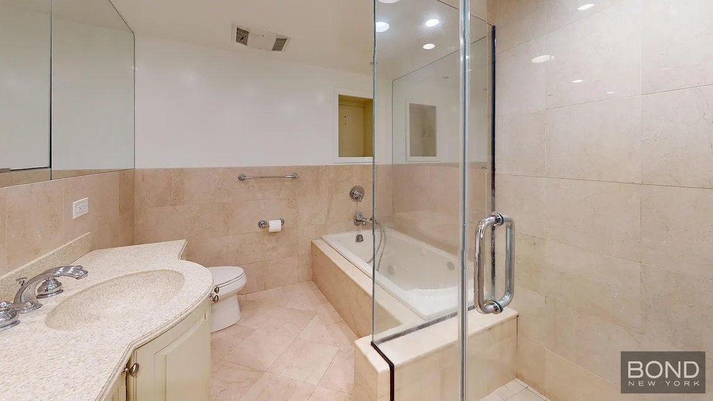 East 63rd Street - Photo 9
