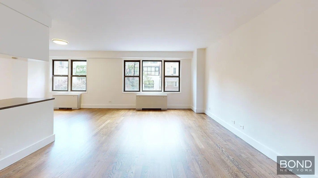 East 63rd Street - Photo 0