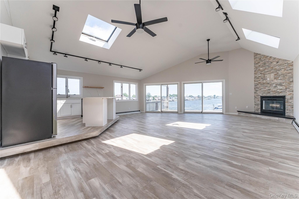 121 Williamson Street - Photo 1