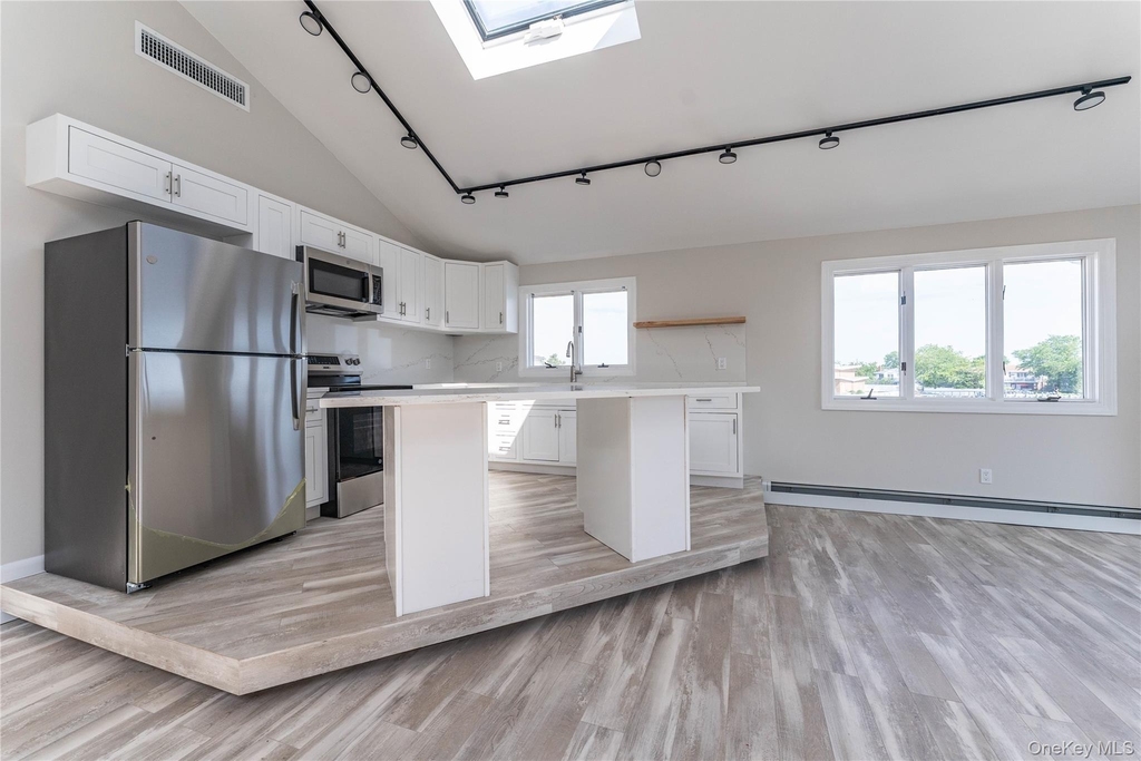 121 Williamson Street - Photo 3