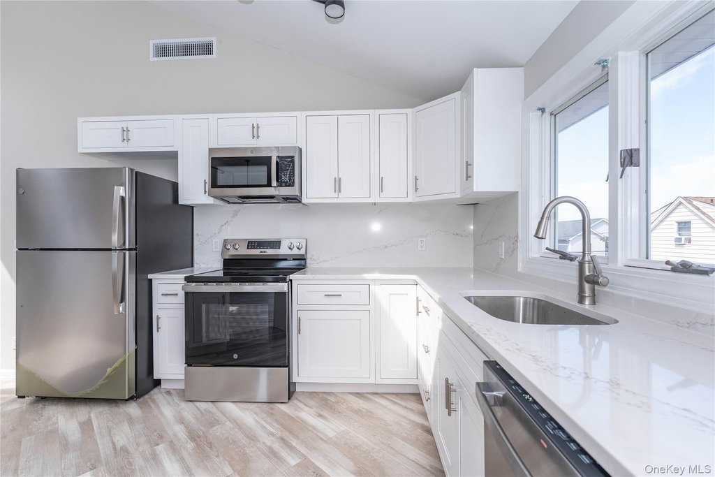 121 Williamson Street - Photo 2