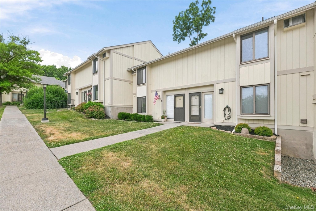 15 Hammond Plaza - Photo 1