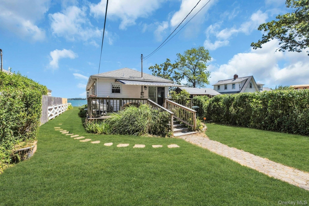 135 Noyack Avenue - Photo 2