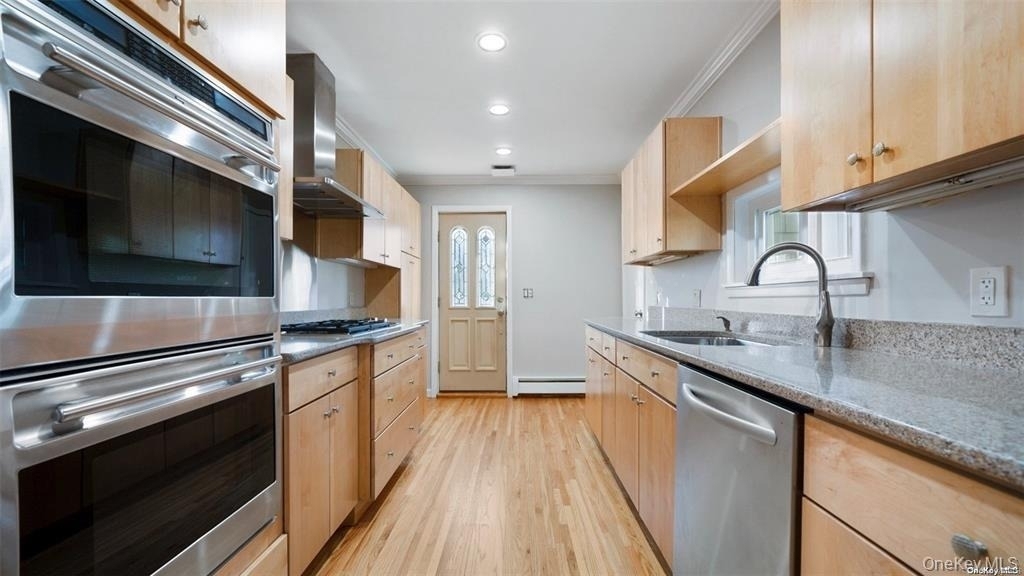 46 Laurel Avenue - Photo 2
