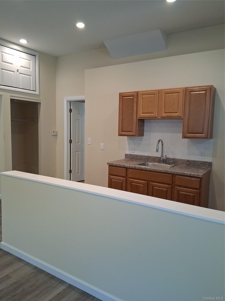 5485 Expressway Drive N - Photo 0