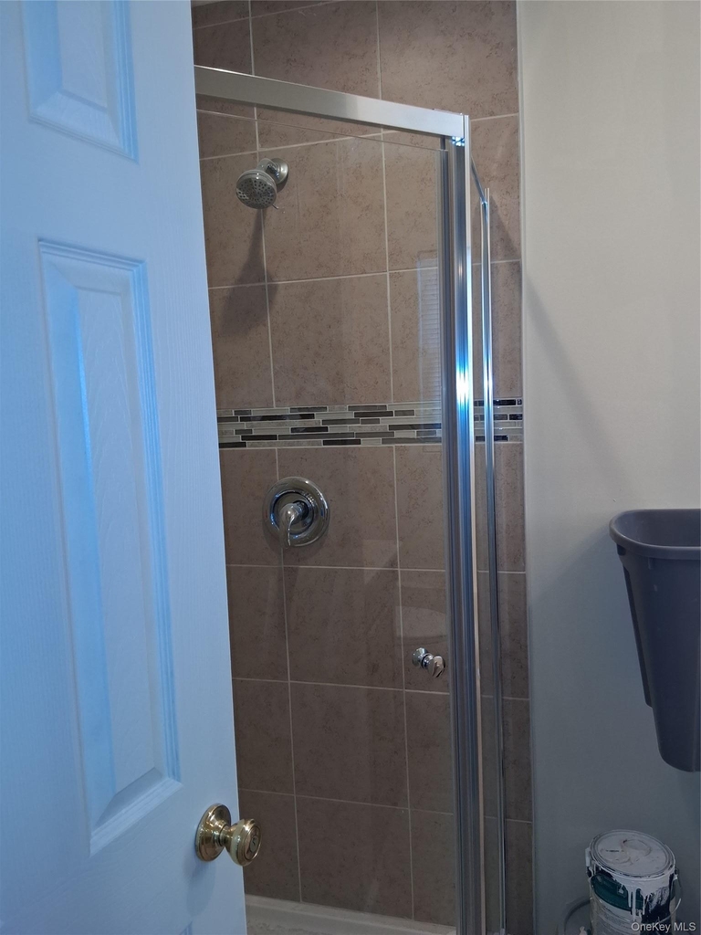 5485 Expressway Drive N - Photo 2