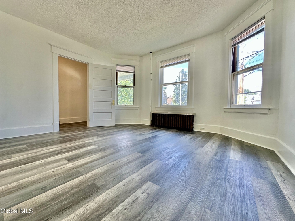1346 Stanford Street - Photo 4