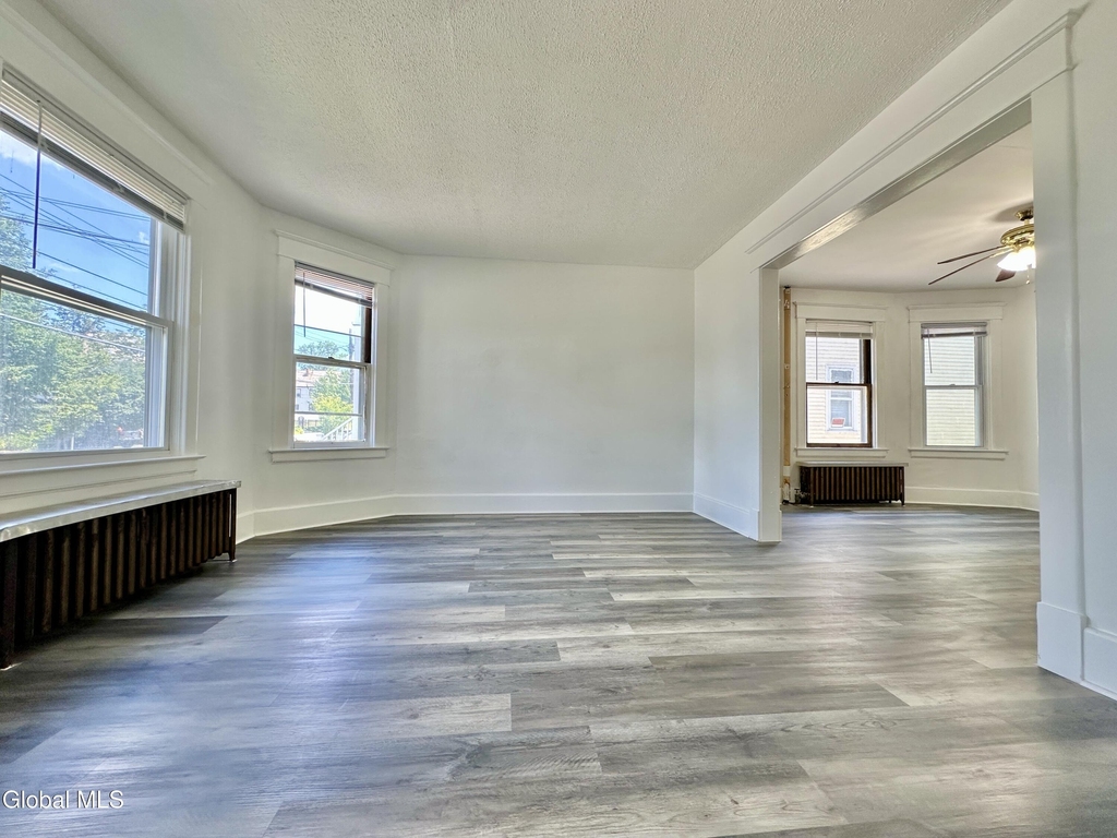 1346 Stanford Street - Photo 2
