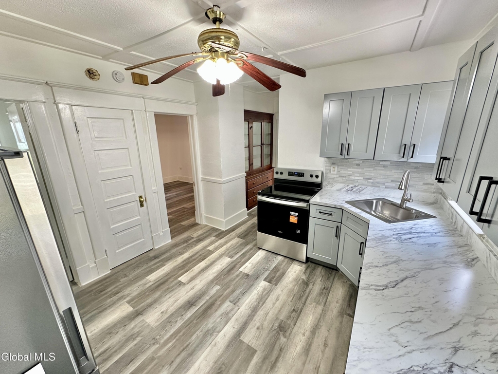 1346 Stanford Street - Photo 19