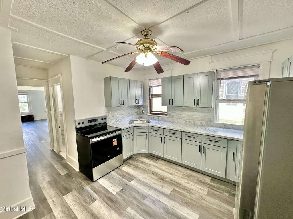 1346 Stanford Street - Photo 20