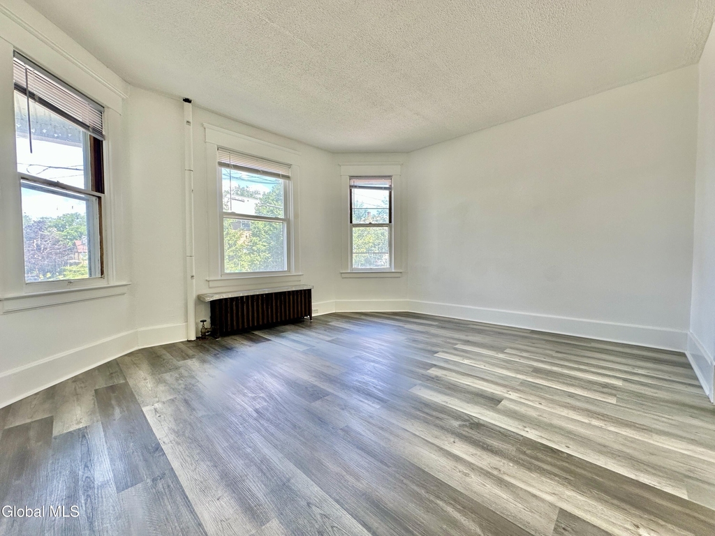 1346 Stanford Street - Photo 3