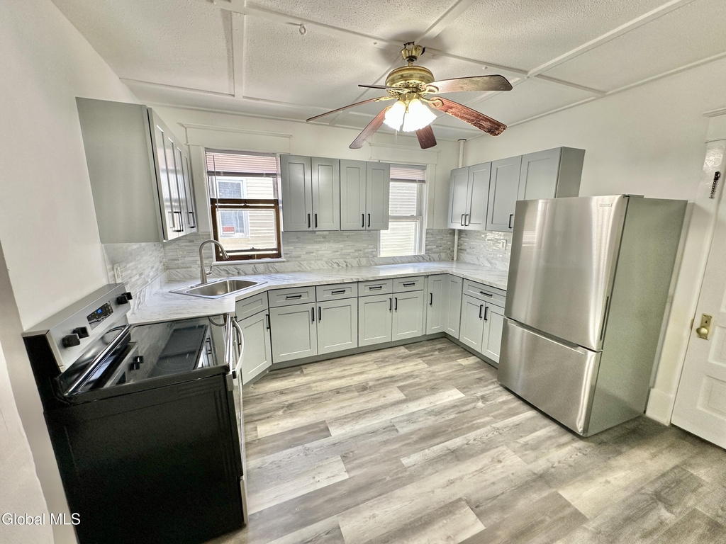 1346 Stanford Street - Photo 18