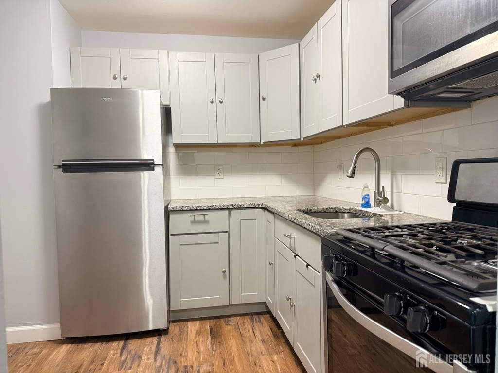 128 College Drive - Photo 1