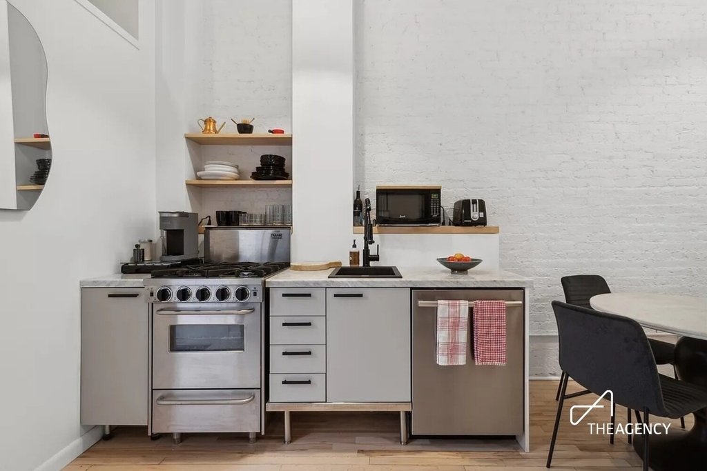 39 E 12th Street - Photo 2