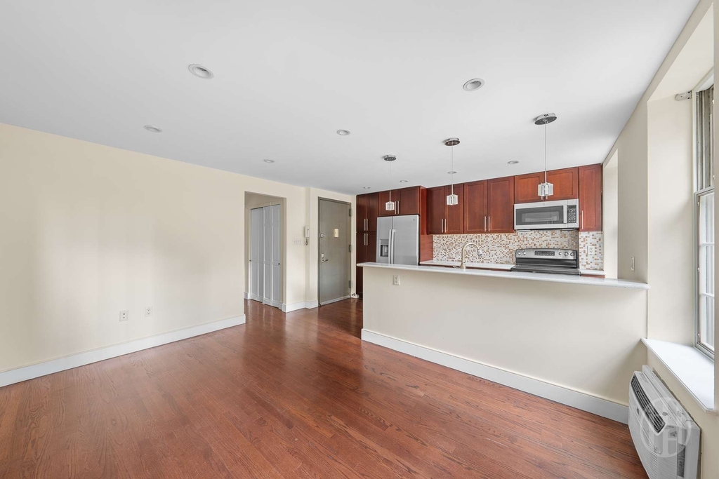 200 E 35th Street - Photo 2