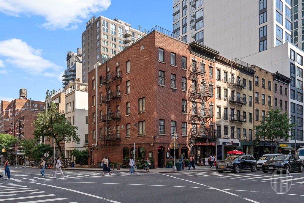 200 E 35th Street - Photo 10