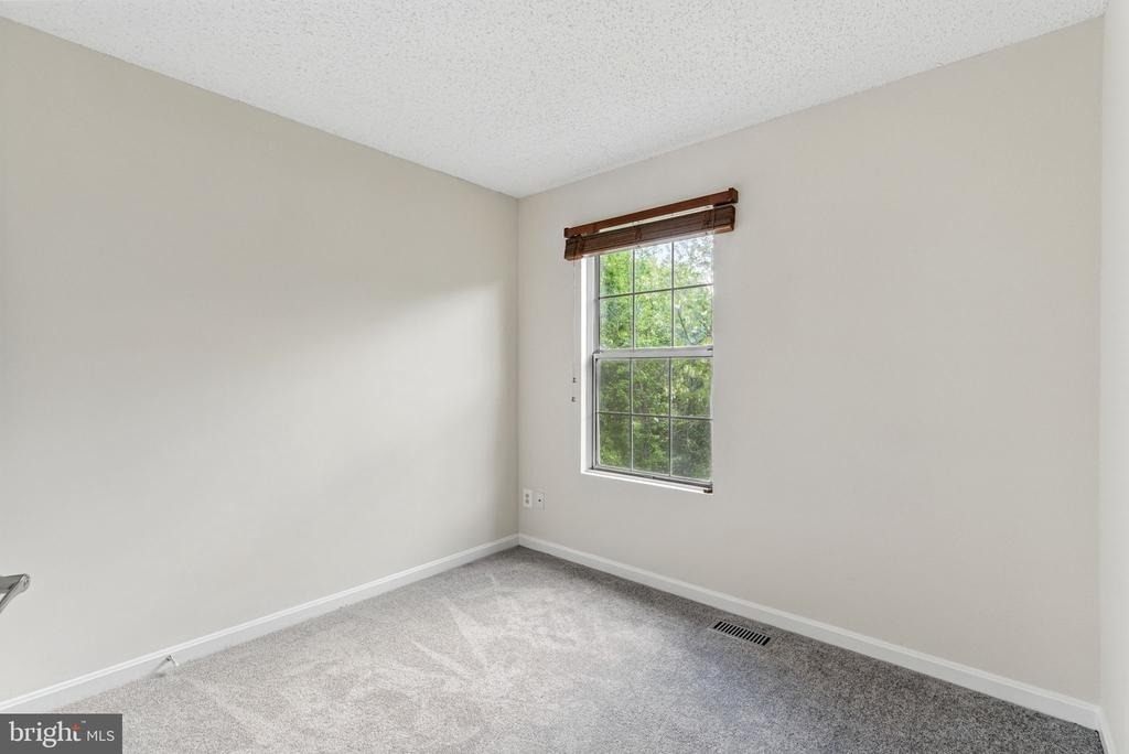 505 Knollwood Court - Photo 9