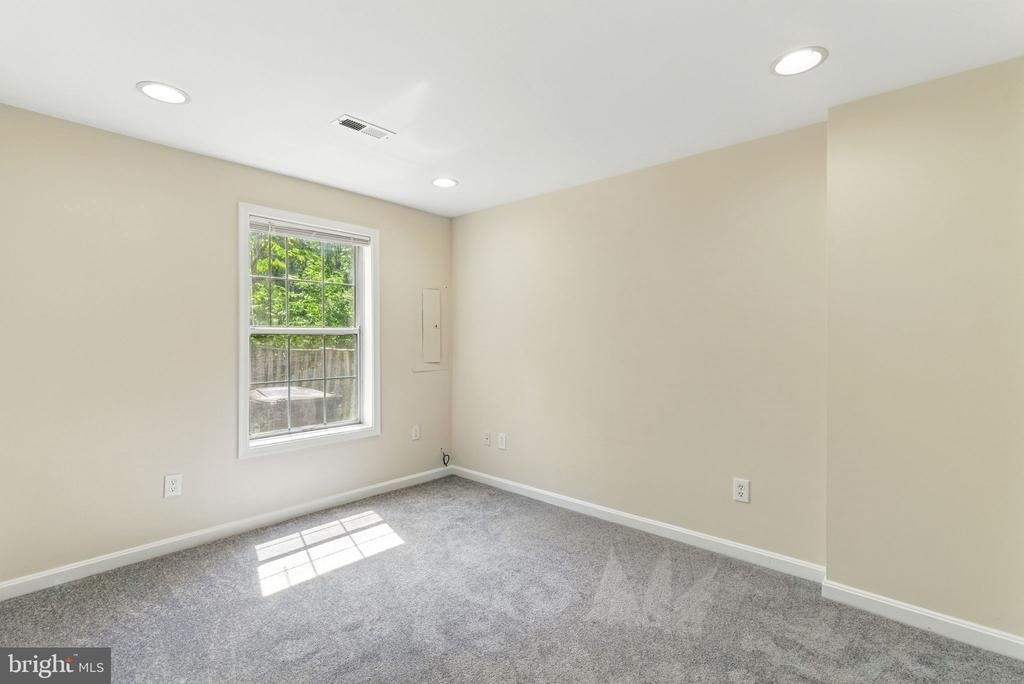505 Knollwood Court - Photo 16