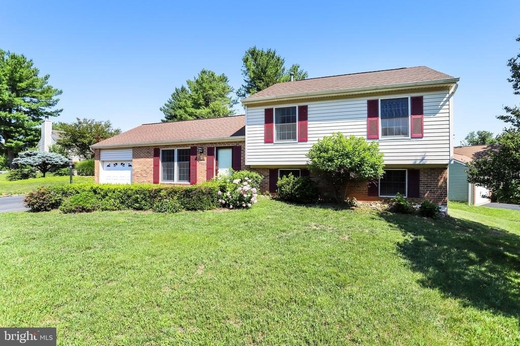 1803 E Beech Road - Photo 0