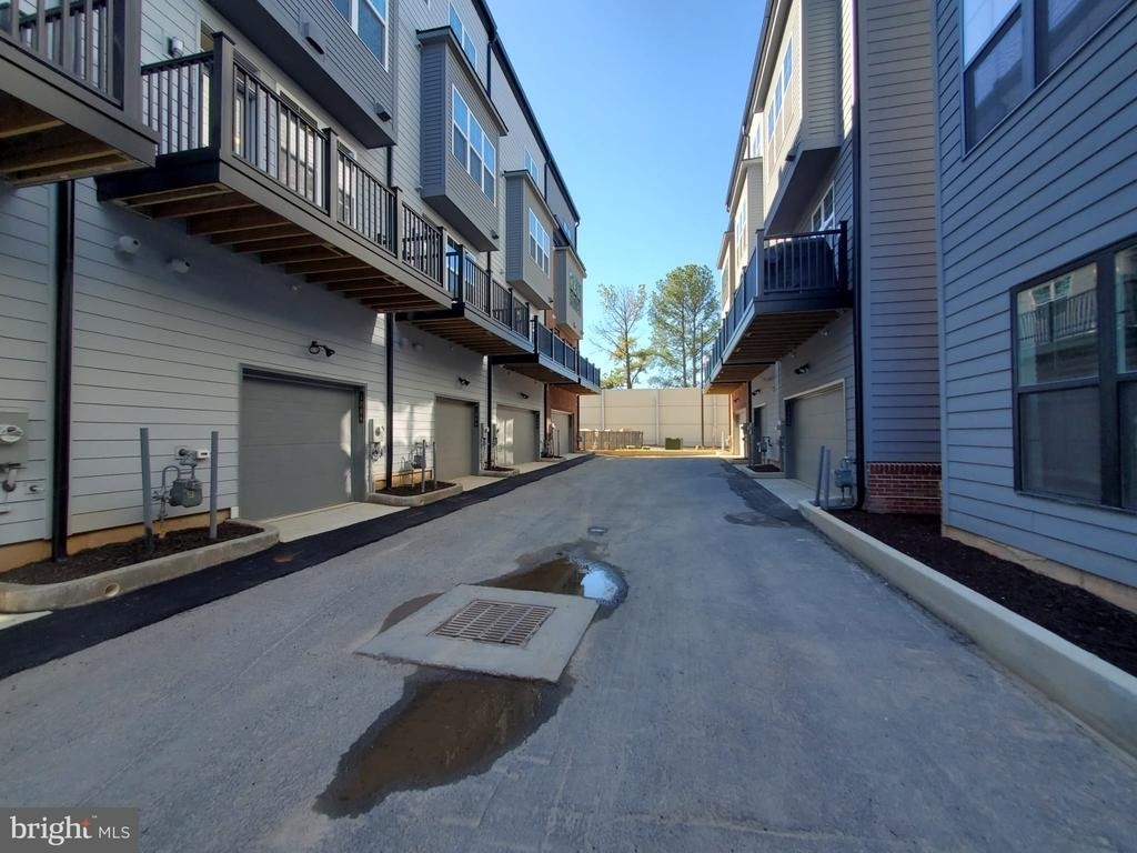 1882 Michael Faraday Drive - Photo 32