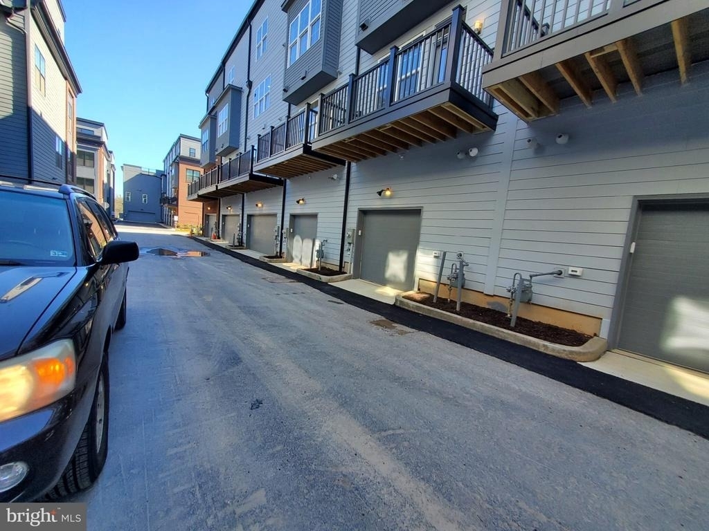 1882 Michael Faraday Drive - Photo 33