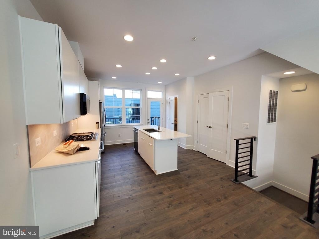 1882 Michael Faraday Drive - Photo 6