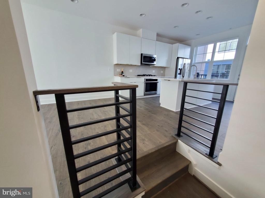 1882 Michael Faraday Drive - Photo 31